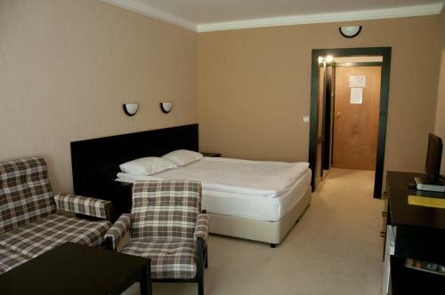 Everest Hotel