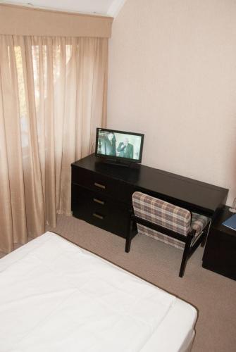 Everest Hotel