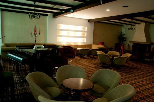 Everest Hotel
