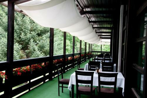 Everest Hotel