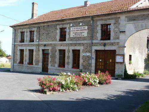 Bed & Breakfast Auberge Du Pied Des Monts
