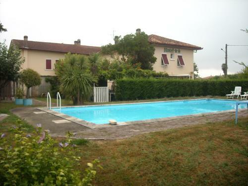 Hotel Logis H�tel La Cr�maill�re