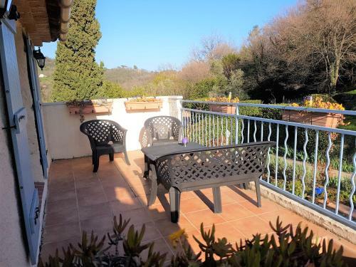 B&B With Charm, Quiet, Kitchen, Sw Pool.