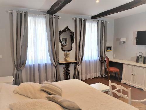 B&B With Charm, Quiet, Kitchen, Sw Pool.