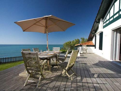 Guethary Villa Sleeps 6 Air Con Wifi