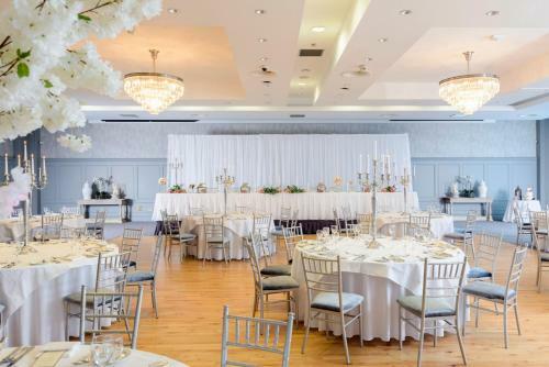 Carlton Shearwater Hotel