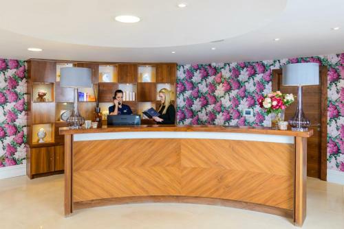 Carlton Shearwater Hotel
