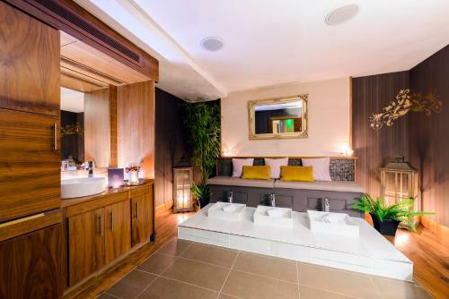 Carlton Shearwater Hotel