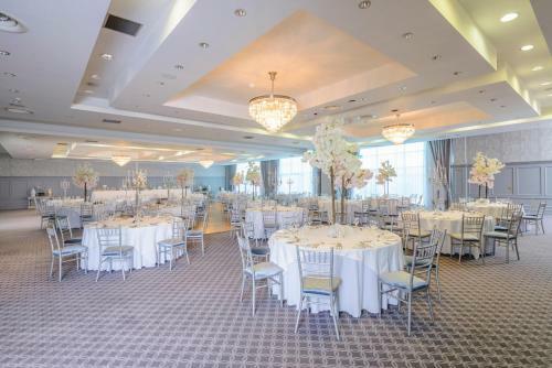 Carlton Shearwater Hotel