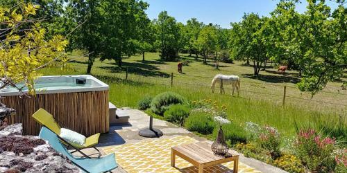 La Vayssade - G�te De Charme - Jacuzzi, Piscine & Truffes
