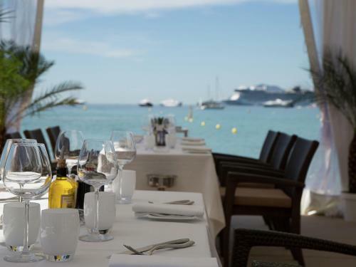 Luxurious Villa In Frejus With Private Swimming Pool