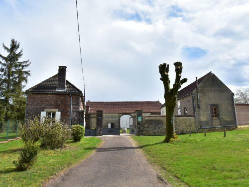 Spacious Holiday Home In Sormery With Swimming Pool