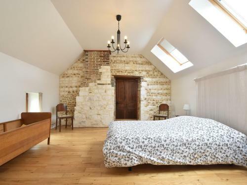 Spacious Holiday Home In Sormery With Swimming Pool