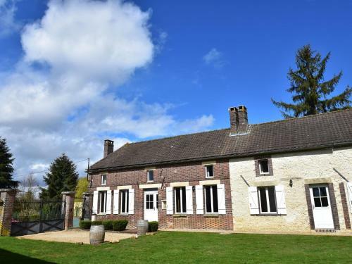 Spacious Holiday Home In Sormery With Swimming Pool