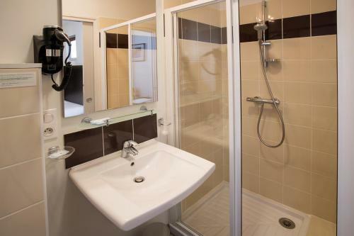 Hotel Les Bains Boyardville - H�tel Et Restaurant