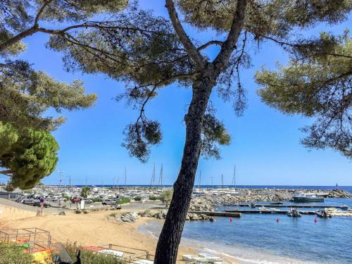 Holiday Home Le Mas D'esqui�re