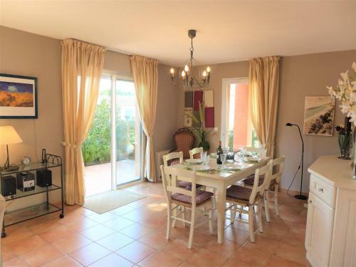 Holiday Home Le Mas D'esqui�re