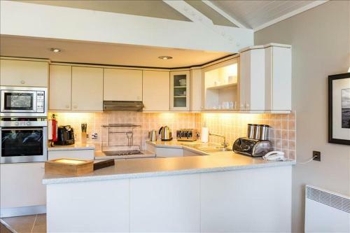 Cameron House Two Bedroom Detached Lodge L42