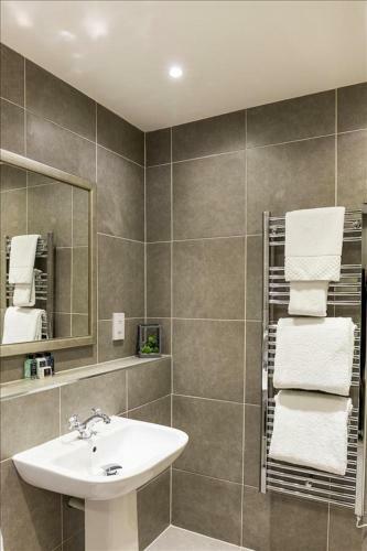 Cameron House Two Bedroom Semi-detached Lodge L16
