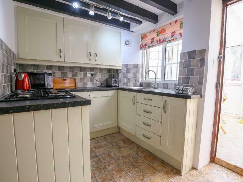 Japonica Cottage, Bourton On The Water