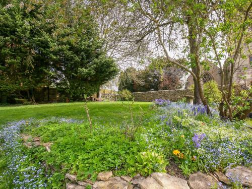 Japonica Cottage, Bourton On The Water