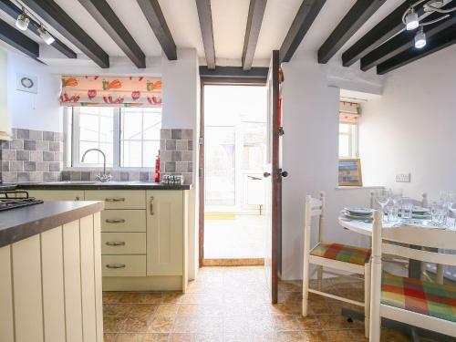 Japonica Cottage, Bourton On The Water