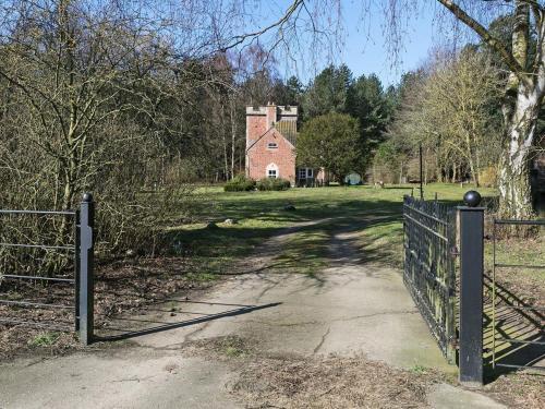 Falconer's Lodge
