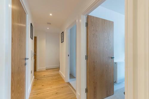 Colindale 3 Bed Luxury Apartment