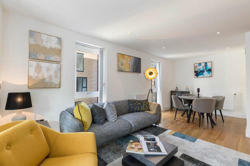 Colindale 3 Bed Luxury Apartment