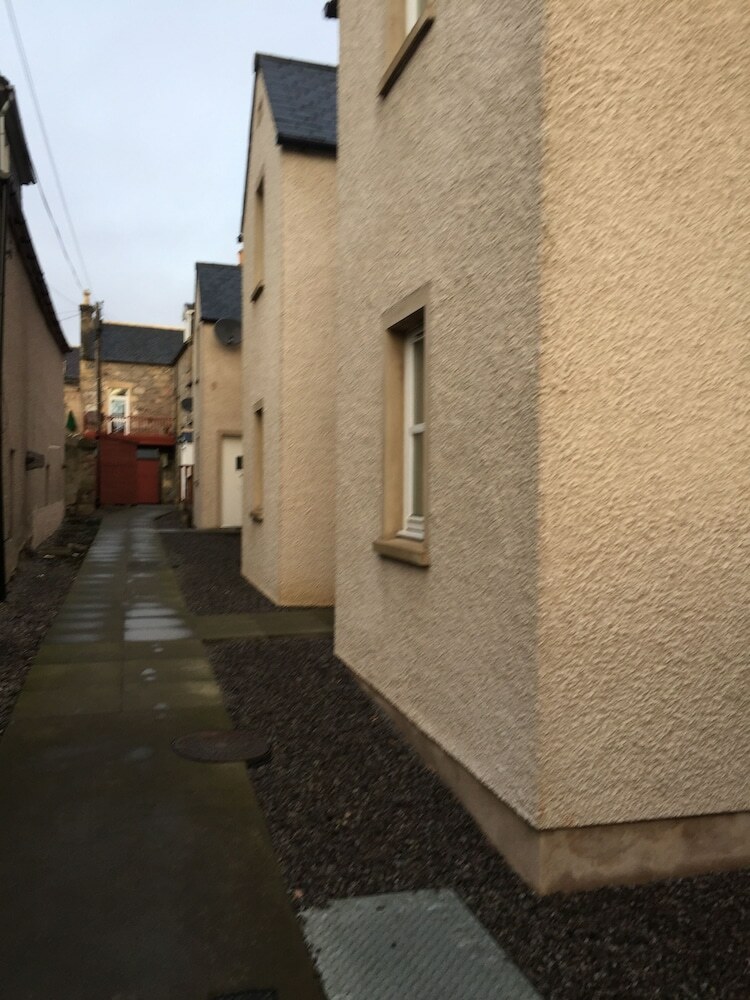 8 Varis Apartments