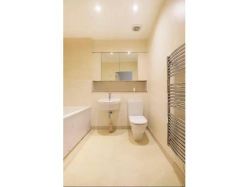 Apartamento Bright And Spacious 2-bedroom Flat, Sleeps 4