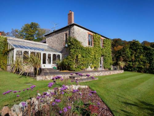 Holiday Home Hutchinghayes Farmhouse