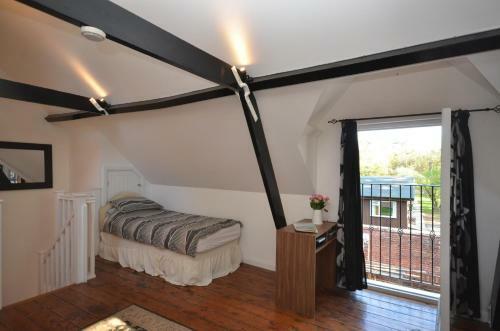 Gaveston Coach House