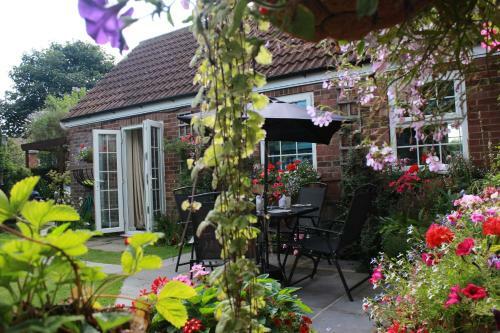 Conifer Cottage At The Old Manor In North Somercotes