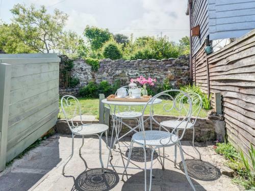 Cozy Holiday Home In Northam With Garden
