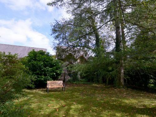 Cozy Holiday Home In Talley With Garden