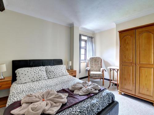 Cozy Holiday Home In Talley With Garden