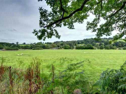 Tranquil Holiday Home In Luckett With Garden