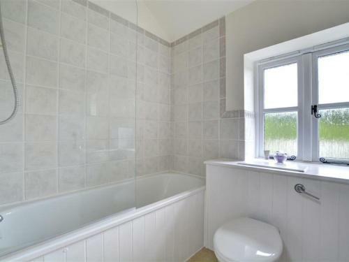 Tranquil Holiday Home In Luckett With Garden