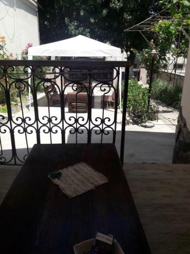 Hostal Ira & Vaso's Apart Hotel Borjomipark