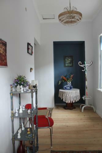 Hostal L House