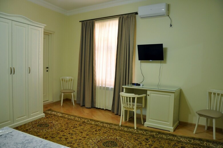 Crown Hotel