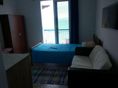 Hostal Akri Rooms
