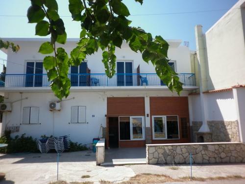 Hostal Akri Rooms
