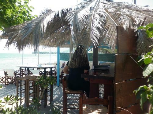 Hostal Akri Rooms