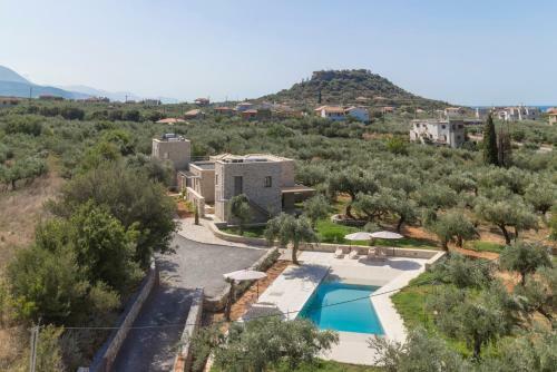 Villa Mythies -stone Houses In Mani