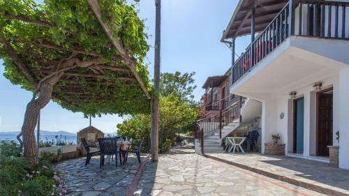 Nikoleri Studios & Apartments