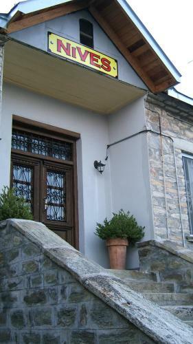 Hostal Nives