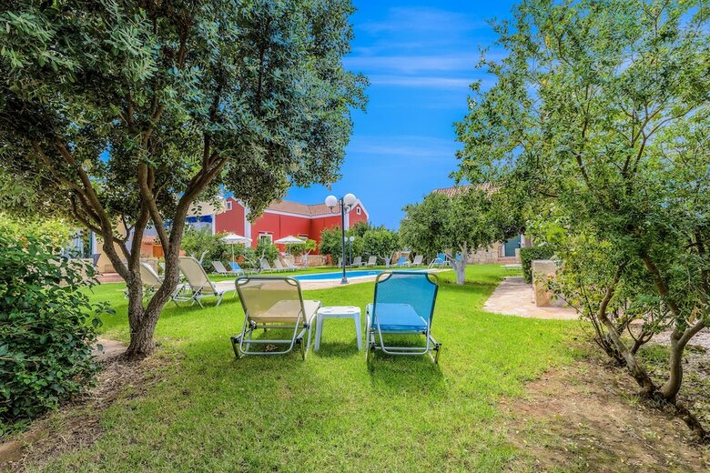Hostal Athousakis Village