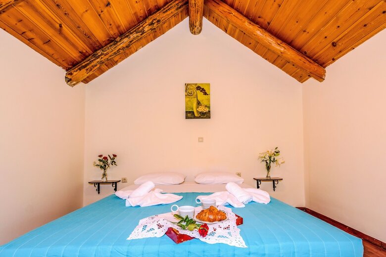 Hostal Athousakis Village